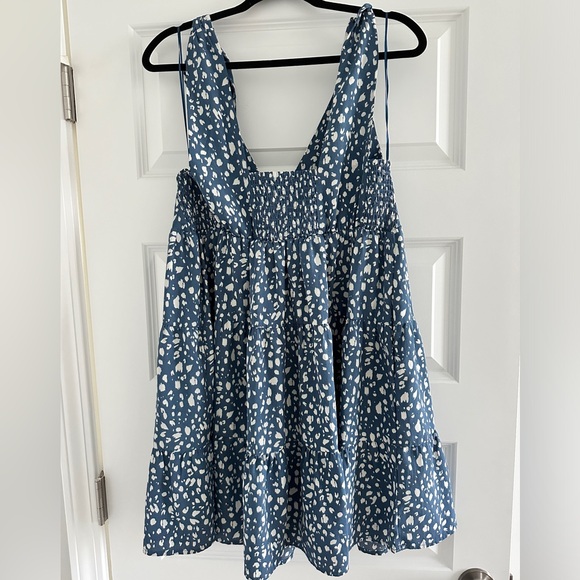 Baevely Dress - Picture 2 of 3